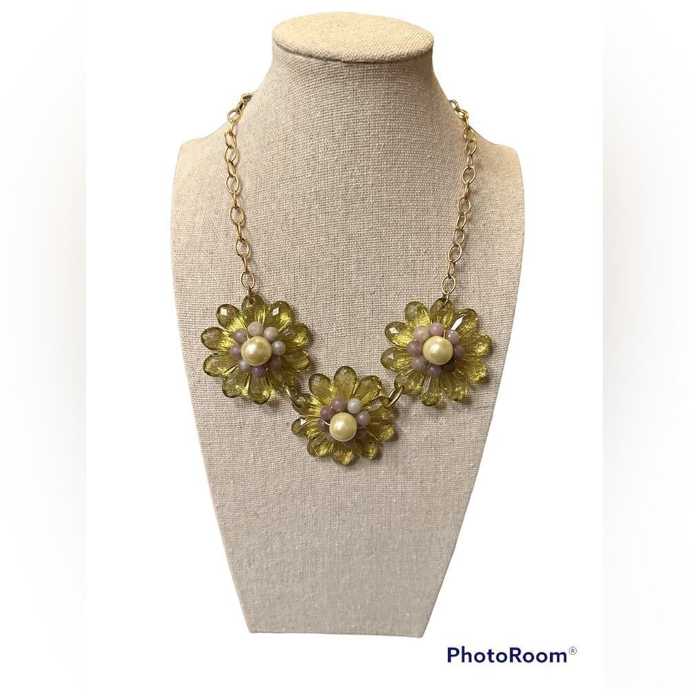 Women’s Acrylic Flower Gold Chain Faux Pearl Statement Necklace
